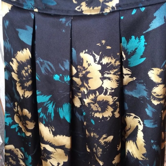 Guess  |  satin dress - Picture 3 of 6